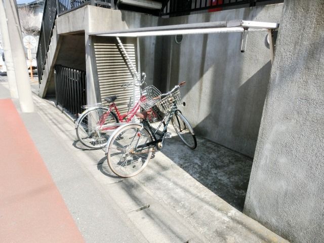 その他　専用の駐輪場です。