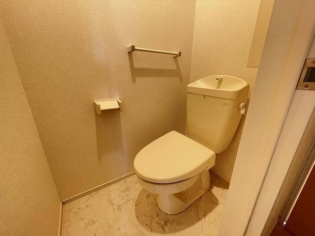 トイレ　暖房便座付き