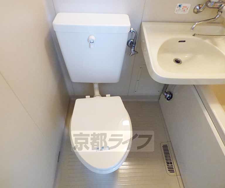 トイレ　清潔感あるトイレです。