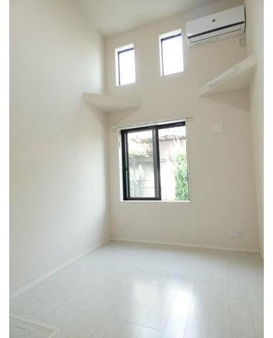 居室・リビング　開放感のあるゆったりとしたお部屋です♪