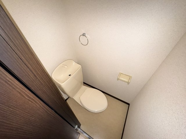 ＪＲ関西本線 志紀駅 徒歩7分 2階建 築18年のトイレ写真