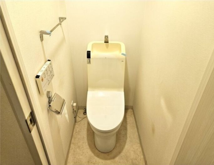 都営三田線 春日駅 徒歩4分 3階建 築17年のトイレ写真