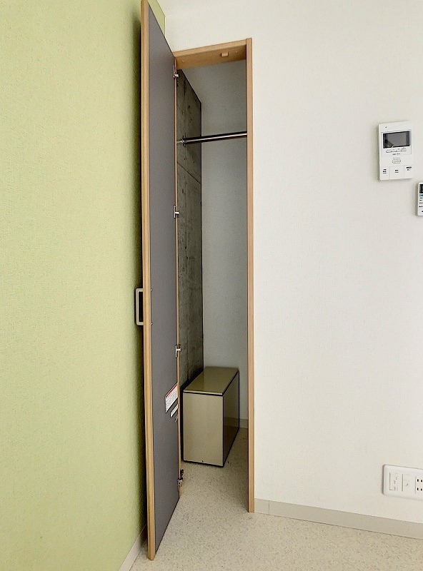 MidCUBE中台の内装写真