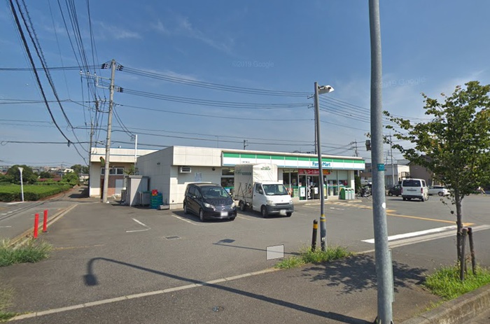 コンビニ　ファミリーマート（コンビニ）まで450m
