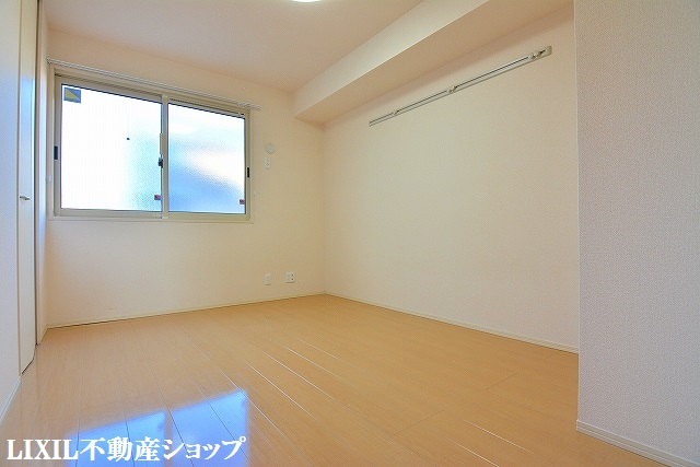 その他　５．７５帖の洋室です。