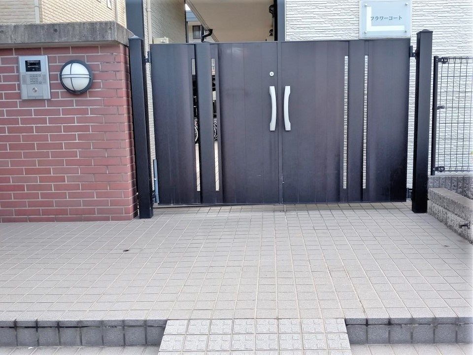 エントランス　オートロックゲート