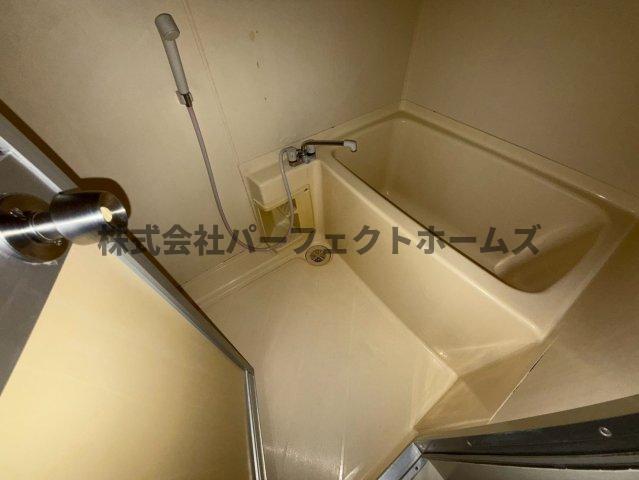 バス・シャワールーム　コンパクトで使いやすいお風呂です
