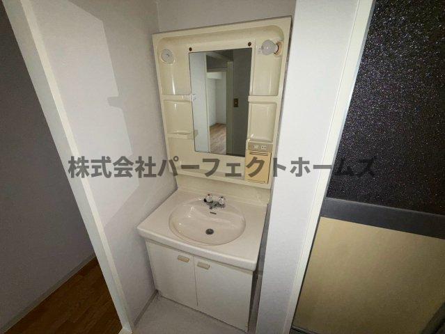 洗面設備　独立洗面台です