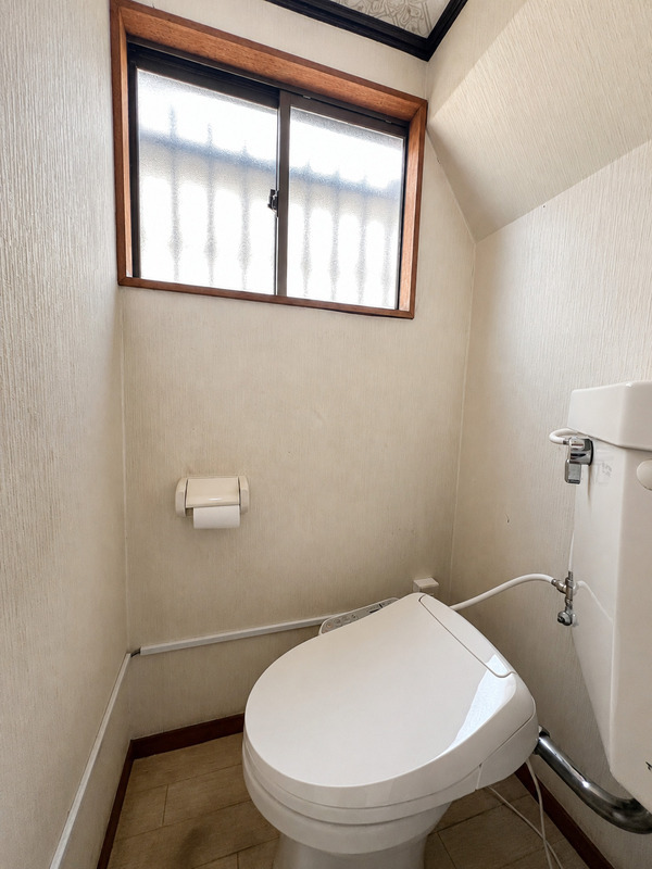 南海加太線 中松江駅 徒歩3分 2階建 築43年のトイレ写真