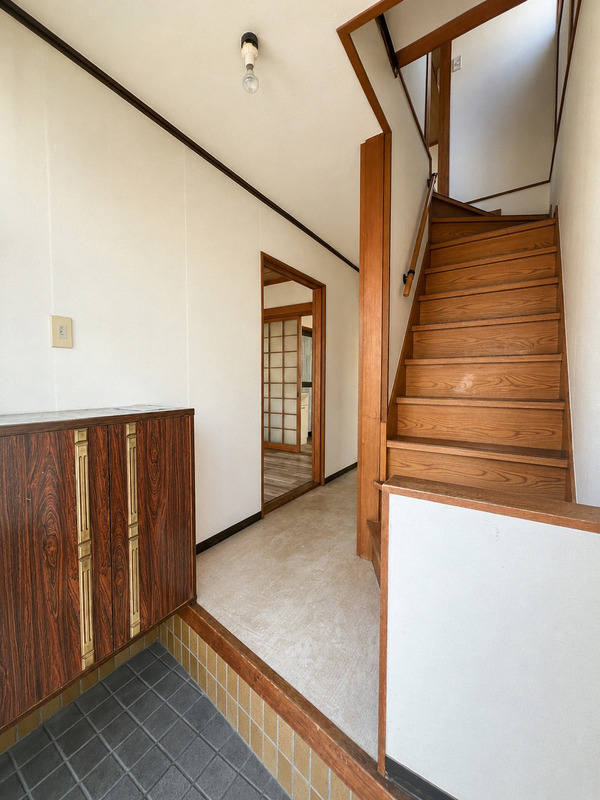 南海加太線 中松江駅 徒歩3分 2階建 築43年の玄関写真
