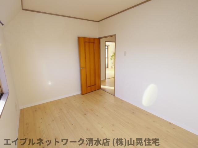 居室・リビング　こちらの居間で趣味の時間をお楽しみください