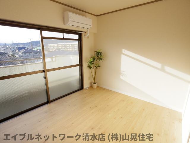 居室・リビング　こちらの居間で趣味の時間をお楽しみください