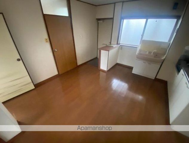 上信ハイツの居間写真