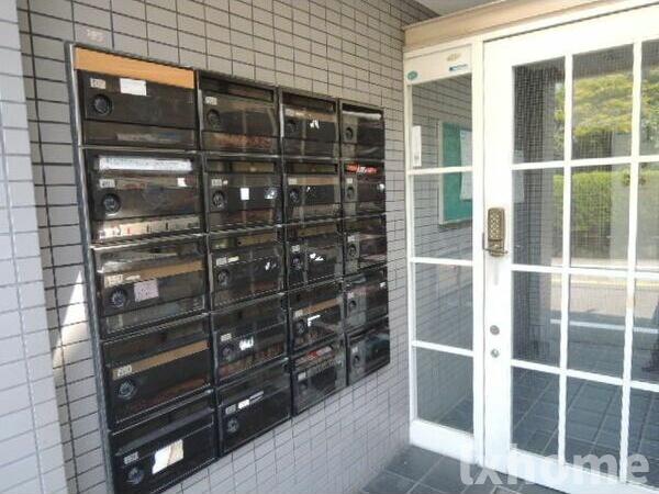 エントランス　落ち着いたエントランスです