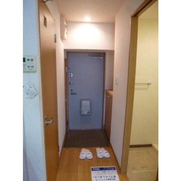 ケイエイチケイコート板宿の玄関写真