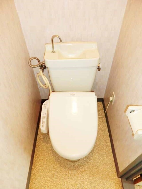 トイレ　温水洗浄便座つき！