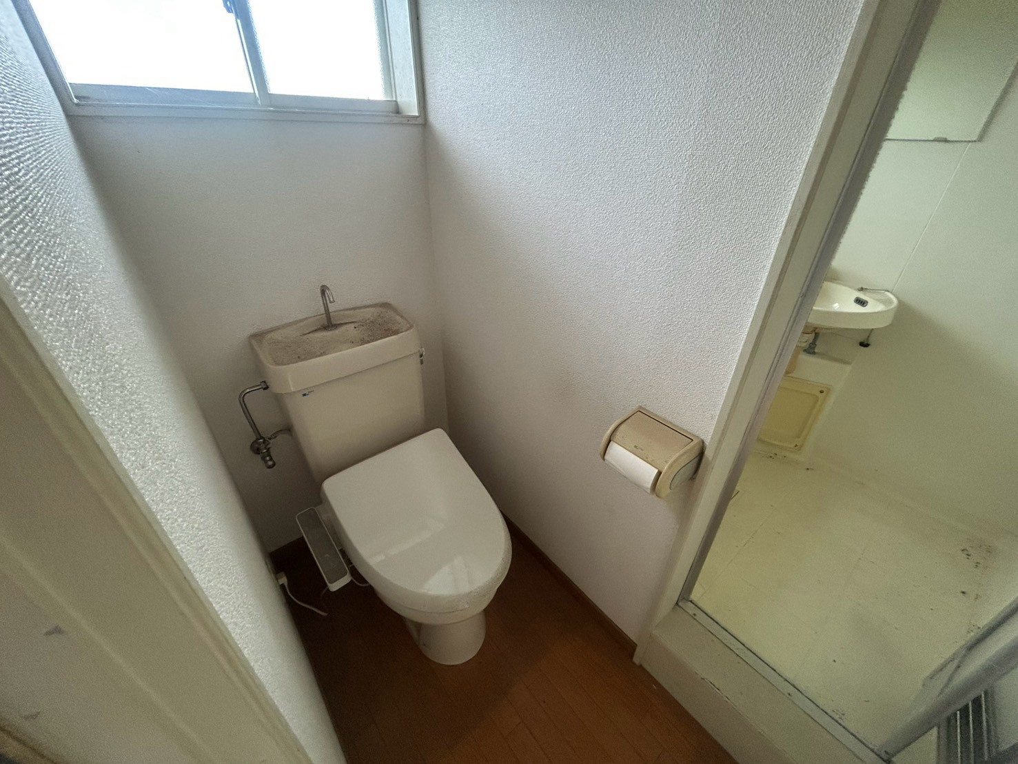 トイレ　温水洗浄便座付き！