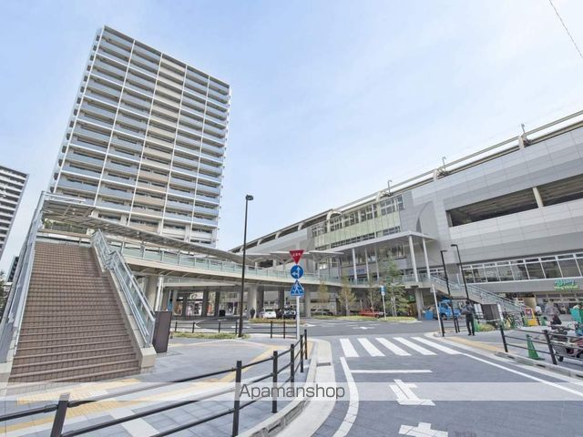 スーパー　ライフ京急蒲田駅前店（スーパー）まで64m