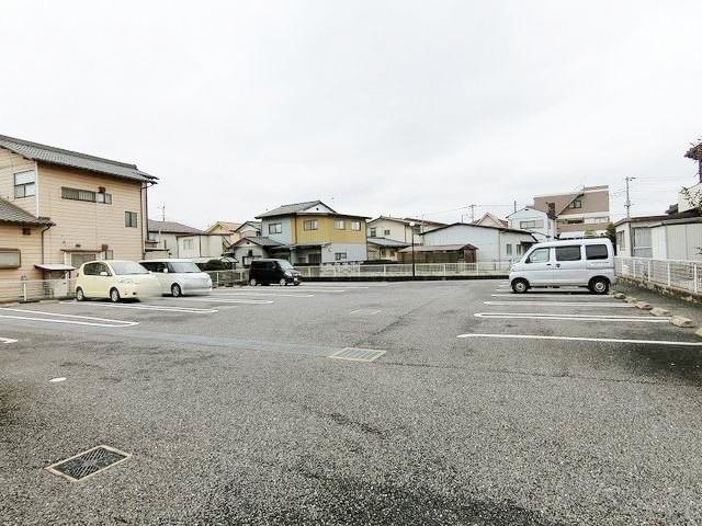 駐車場　駐車場があるので、車を買う予定の方も安心です