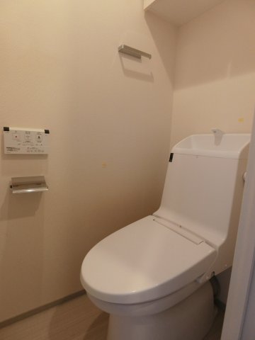 トイレ　他のお部屋の参考写真となります。