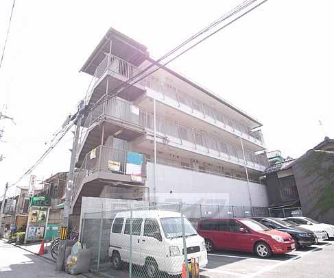 京都市伏見区西柳町のマンションの建物外観