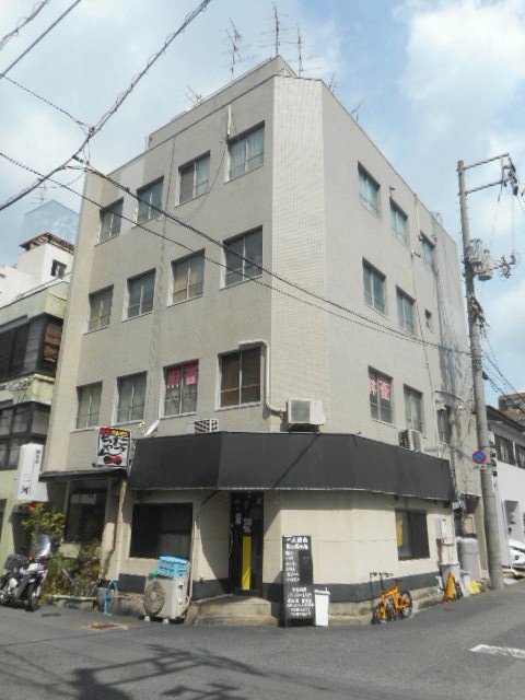 岡山市北区内山下のマンションの建物外観