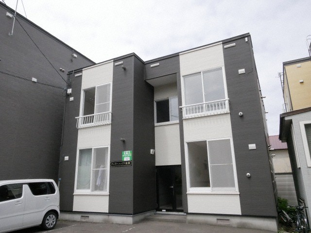 札幌市白石区南郷通のアパートの建物外観