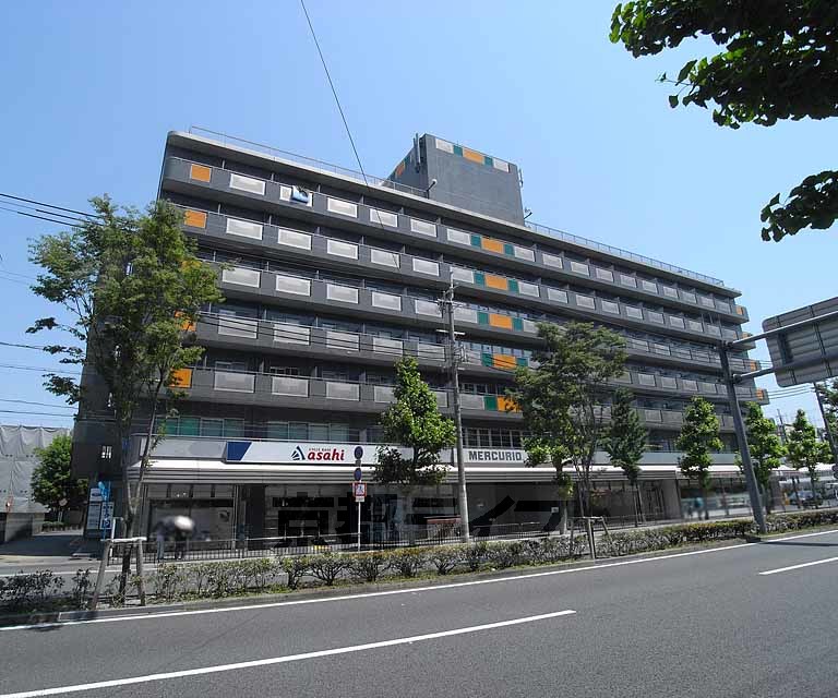 京都市南区東九条下殿田町のマンションの建物外観
