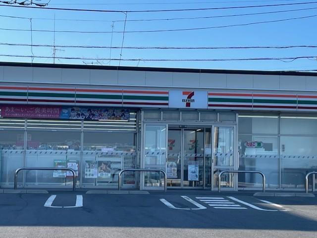 コンビニ　セブンイレブン（コンビニ）まで330m