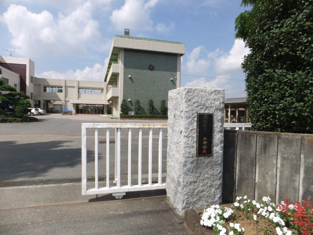 中学校　深谷市立川本中学校（中学校）まで815m