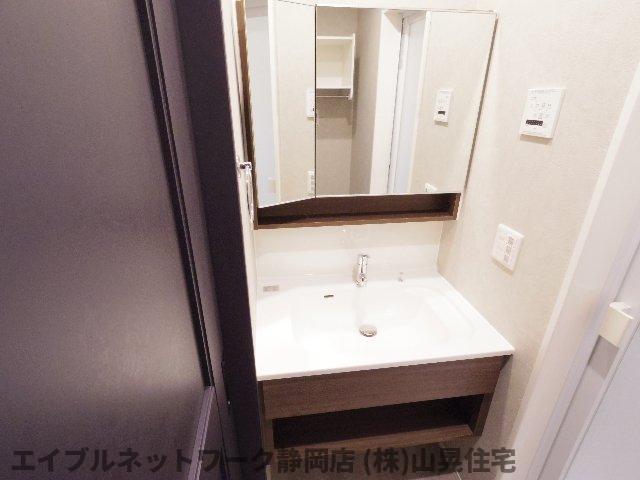 洗面設備　コンパクトで使いやすい洗面所