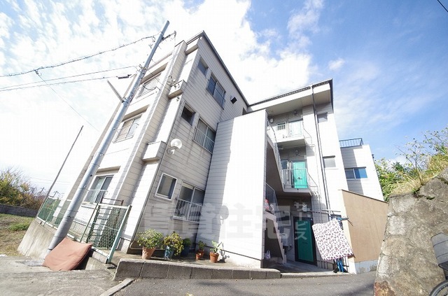 東大阪市豊浦町のマンションの建物外観