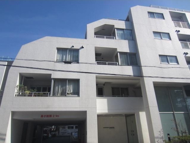 横浜市西区老松町のマンションの建物外観