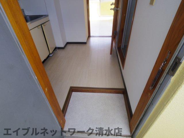 【静岡市清水区三保のマンションの玄関】