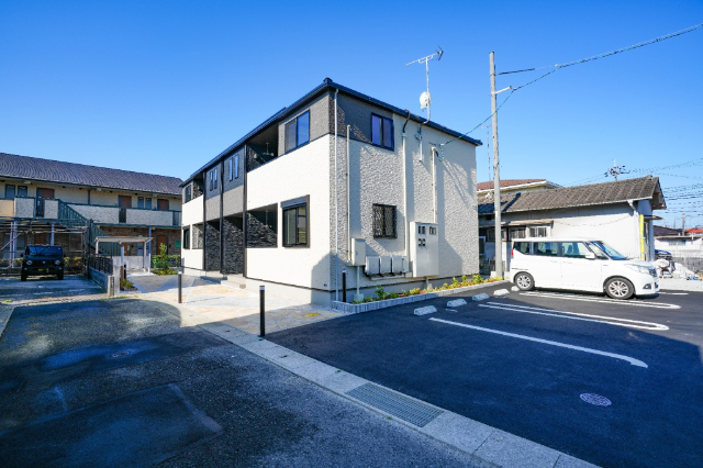 岡山市中区藤原西町のアパートの建物外観