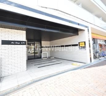 【岡山市北区表町のマンションのエントランス】