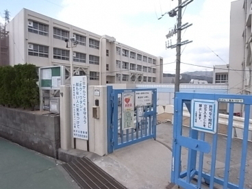 【レオグランデ鈴蘭の小学校】