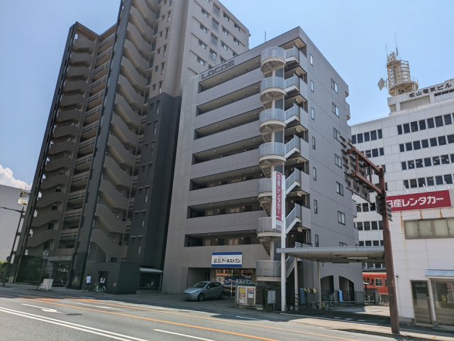 松山市千舟町のマンションの建物外観