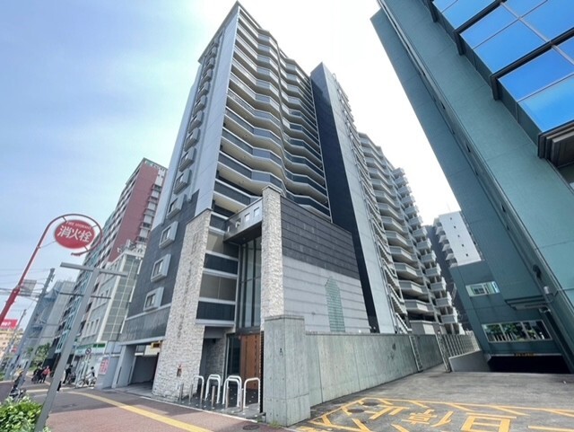 【福岡市博多区住吉のマンションの建物外観】