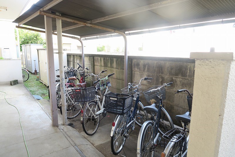 【府中市晴見町のマンションの駐車場】