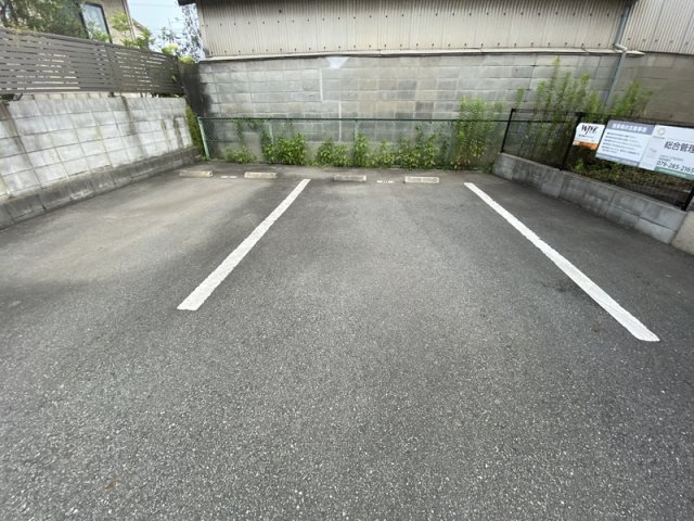 【ジュネス清水の駐車場】