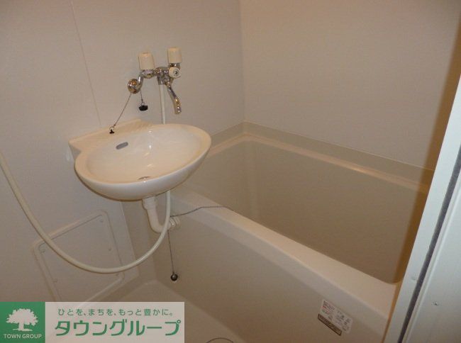 レオパレスアザレアの風呂写真