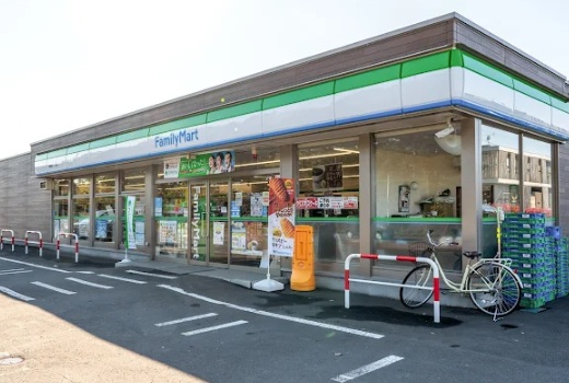 コンビニ　ファミリーマート千歳勇舞7丁目店（コンビニ）まで125m