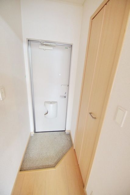 玄関　★ウォークインクロークがある玄関です★