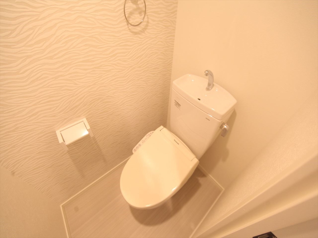 トイレ　温水洗浄暖房便座付トイレ