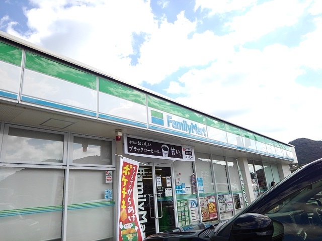 コンビニ　ファミリーマート（コンビニ）まで260m