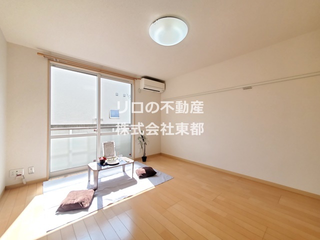 居室・リビング　ひろびろ室内で快適にお過ごし下さい♪（※家具は付きません）