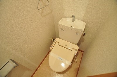 トイレ　温水洗浄便座