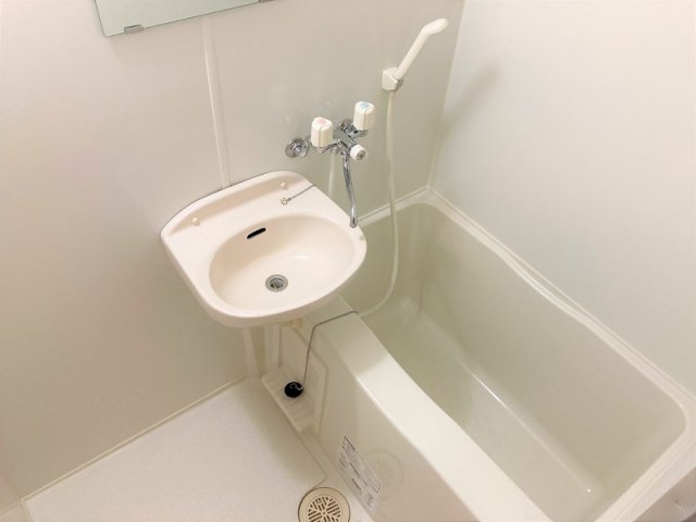 バス・シャワールーム　浴室乾燥機付き