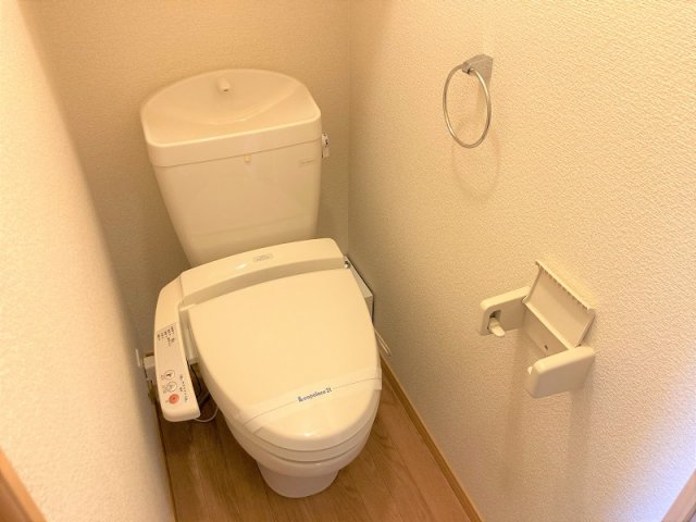 トイレ　温水洗浄便座付き